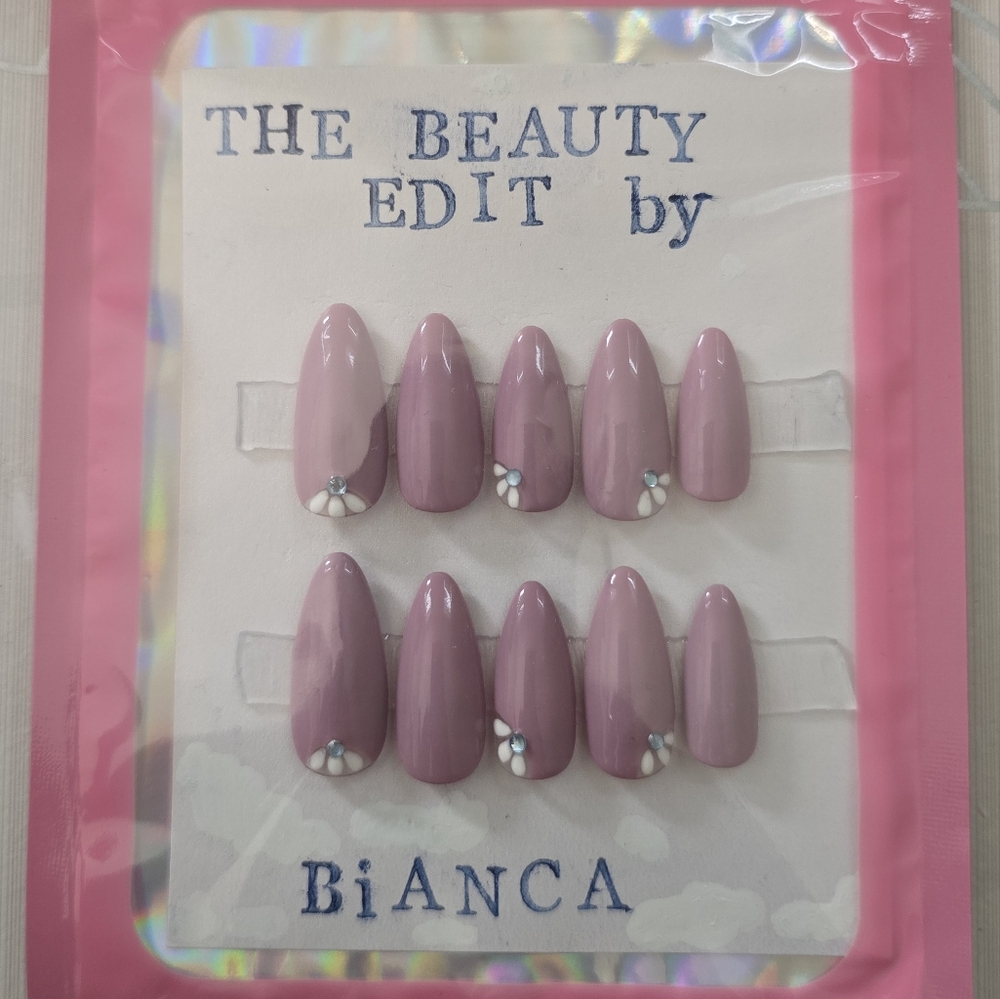 Press-On Nails with Floral Design And Gems